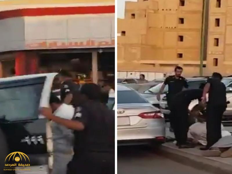 شاهد.. مقطع متداول لحظة القبض على شخصين ظهرا يعتديان بالضرب والطعن على رجل بخط الساحل في مكة!