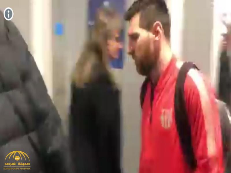 بعد الهزيمة القاسية.. حافلة برشلونة تتخلى عن ميسي.. واللاعب يغادر "أنفيلد" وحده - فيديو