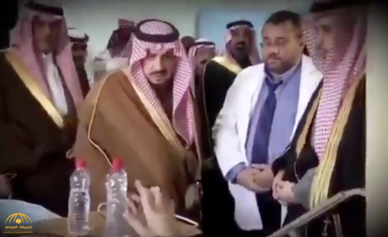 "خلوني أنا وياه " .. شاهد: فيديو لأمير الرياض أثناء زيارة مريض يشعل تويتر