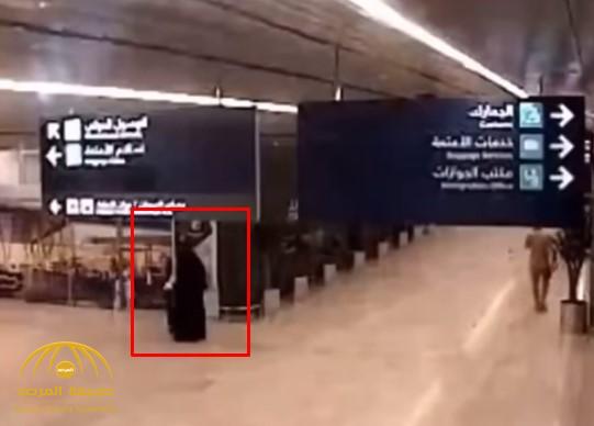 مريضة ولا تستطيع المشي.. مواطن يكشف تفاصيل نجاة والدته الستينية التي ظهرت في فيديو استهداف "مطار أبها"