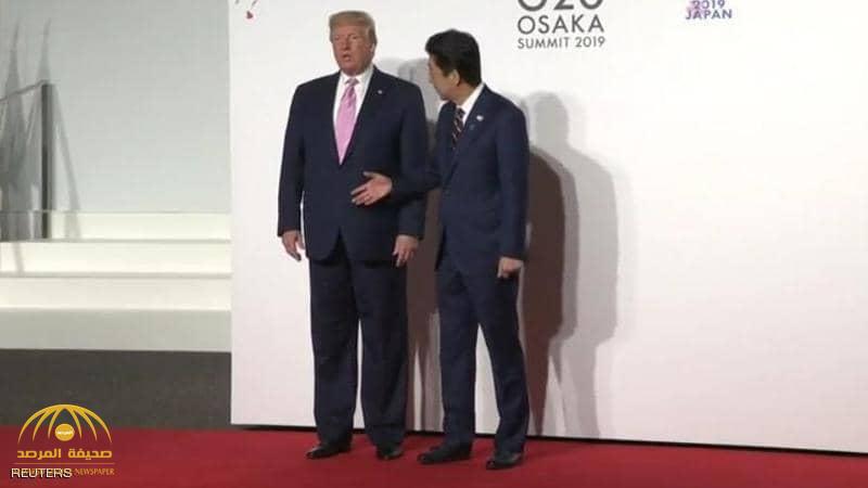شاهد.. لقطة "محرجة" أثناء مصافحة رئيس وزراء اليابان لترامب