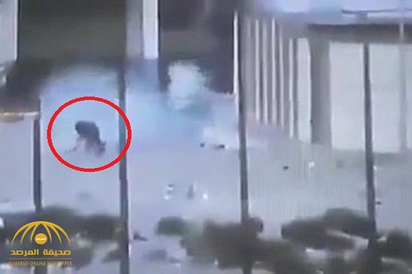 شاهد .. فيديو  لـ"هجوم  إرهابي" على جنود لـ"الجيش المصري" أمام  نقطة أمنية في العريش