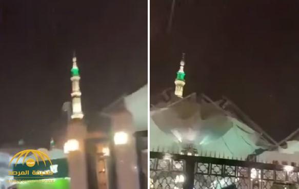 وسط بكاء المصلين.. ختمة القرآن في المسجد النبوي تحت الأمطار الغزيرة (فيديو)