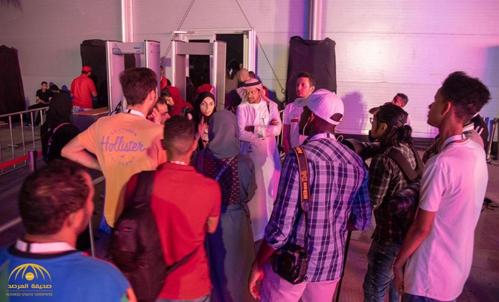 منع إعلاميين سعوديين من دخول حفل "حماقي" بالواجهة البحرية في جدة.. والسبب مفاجئ (صور)