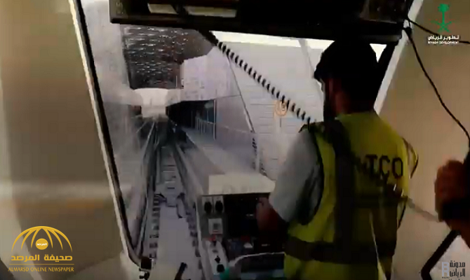 شاهد.. مقطع يوثق رحلة "شاب" أثناء قيادته قطار الرياض على المسار البرتقالي