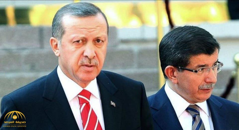 كشف تفاصيل شجار هاتفي بين أوغلو وأردوغان.. والأخير يغلق الهاتف في وجهه!