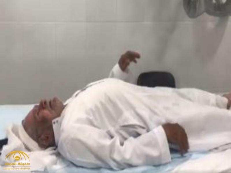 بالفيديو:  ”مسن كويتي" من فئة "البدون" يعيش في غرفة من الصفيح يثير ضجة على تويتر!