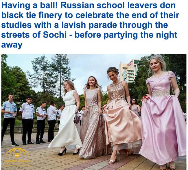 شاهد بالصور : فتيات حسناوات يحتفلن بتخرجهن بعرض أزياء في روسيا