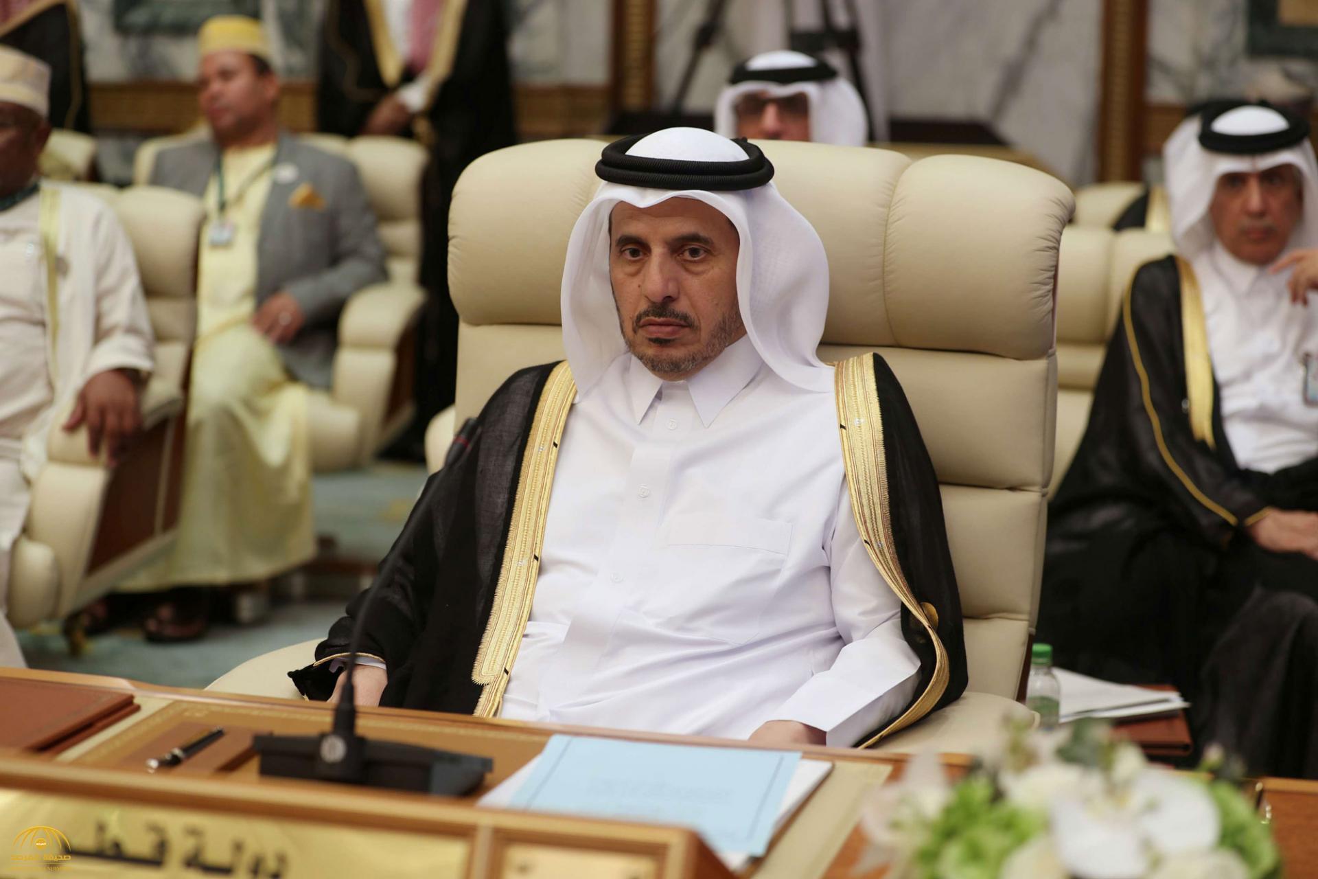 صورة ترصد لحظة "نوم" رئيس الوزراء القطري أثناء مشاركته في قمم مكة