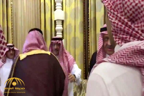 شاهد: "ولي العهد" يقدم واجب العزاء في وفاة الأميرة الجوهرة بنت عبدالعزيز .. ويقبل يد الأمير محمد بن نايف