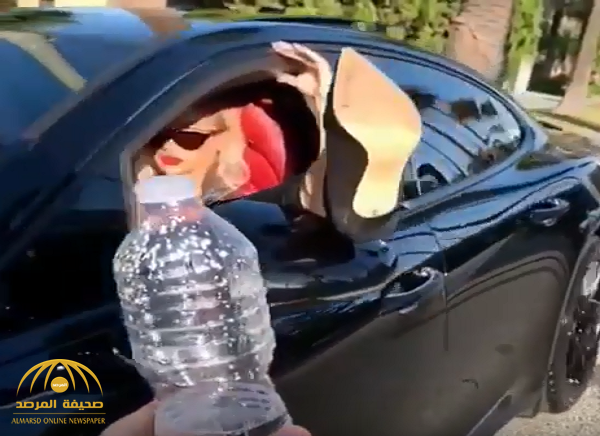 شاهد: عارضة الأزياء السعودية "مودل روز" تشارك في تحدي غطاء الزجاجة بركلة من نافذة السيارة!