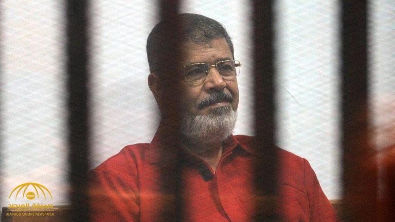تعرف على حقيقة مقطع فيديو آخر لحظات محمد مرسي أثناء محاكمته