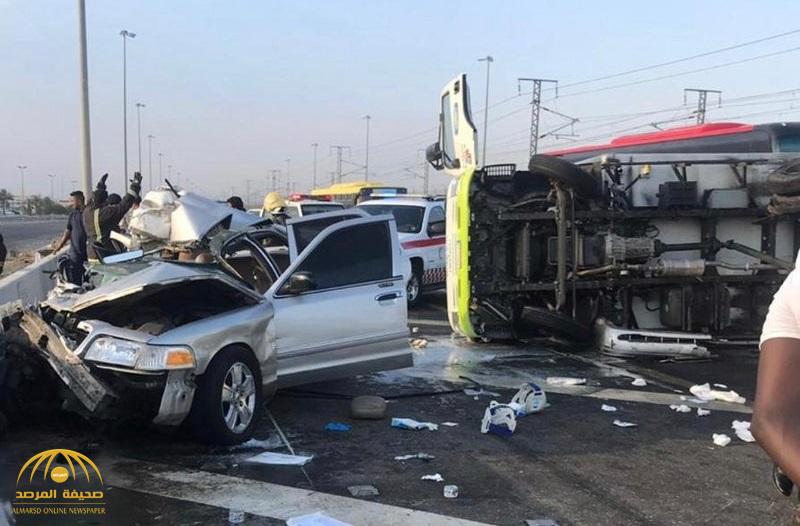 بالصور .. حادث مروع يصيب 7 أشخاص بجدة بعد انقلاب شاحنة على طريق الحرمين