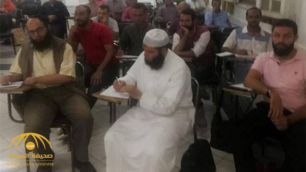 مصر: فصل متسابقين  في اختبار تحفيظ القرآن بعد ضبطهم متلبسين بالغش !