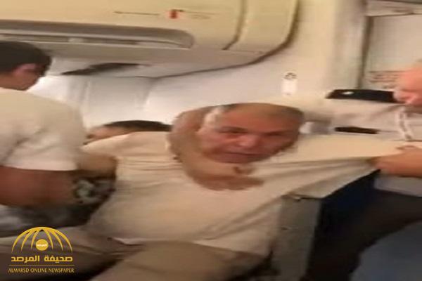 بالفيديو .. اعتداء عنيف على مصري وزوجته من عناصر أمن في طائرة برومانيا