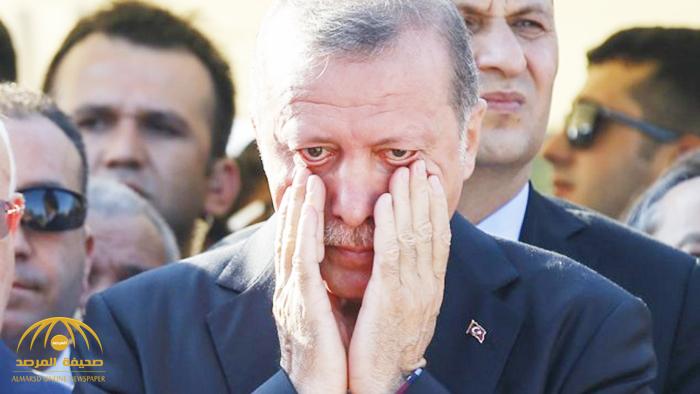 «يخلط بين التواريخ والأشخاص».. مواقف موثقة توضح حقيقة إصابة «أردوغان» بمرض خطير (فيديوهات)