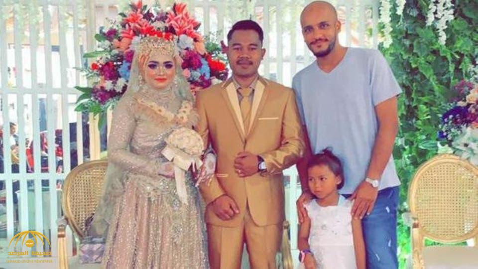 شاهد.. سعودي يفاجئ عاملته الإندونيسية بحضور حفل زفاف ابنتها ويوزع الأموال على الأطفال!