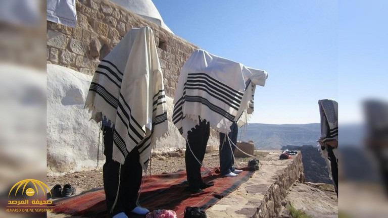 شاهد: إسرائيليون يؤدون طقوسًا تلمودية في "مقام النبي هارون".. وإجراء عاجل من السلطات الأردنية
