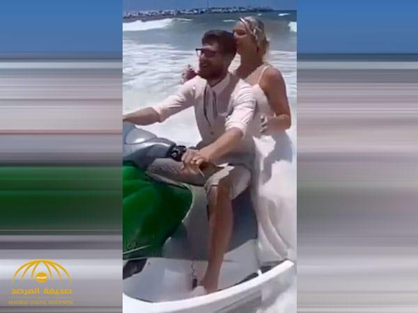 شاهد: لحظة سقوط عروس في الماء أثناء التقاطها صور لحفل زفافها على شاطئ بالمكسيك