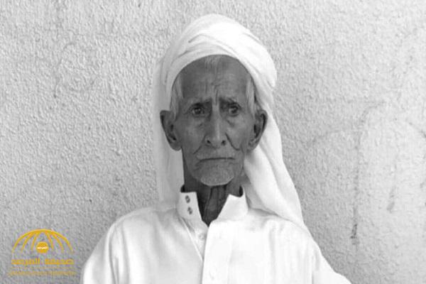 مواطن يروي تفاصيل وفاة عامل يمني يعمل مع أسرته منذ 50 عاما.. ويكشف عن أمنيته التي حققوها وسر الـ 6 نخلات !