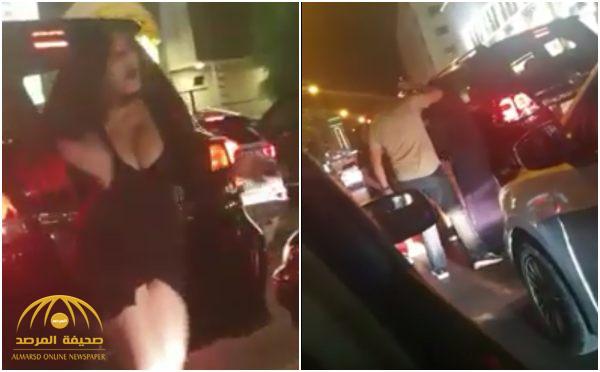 شاهد : مشاجرة شاب مع فتاتين في شارع عام بالأردن  وإحداهن تصفعه على وجهه بقوة