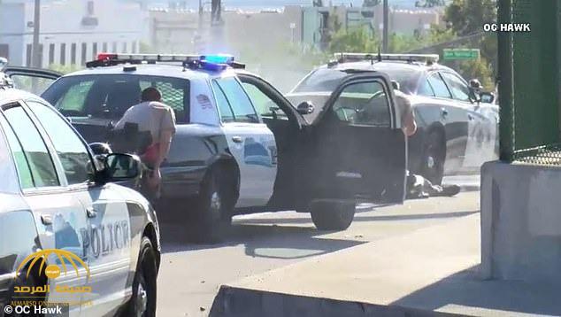 شاهد : هجوم مسلح على كمين بولاية كاليفورنيا يودي بحياة ضابط وإصابة 3 آخرين
