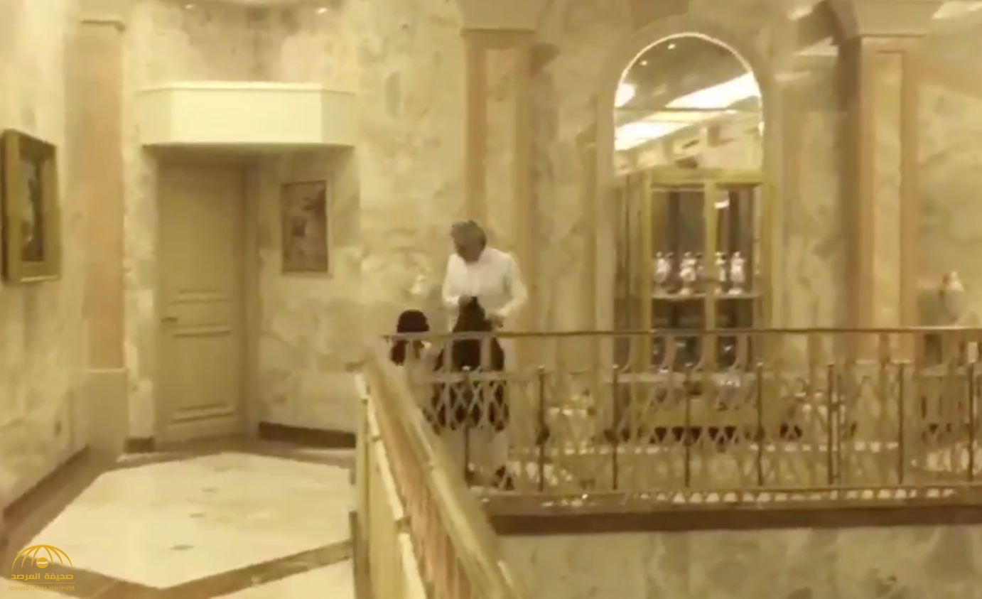 شاهد : الأمير "الوليد بن طلال" يفر هاربا و حفيدته تطارده داخل قصره خوفا من "الزكام"!