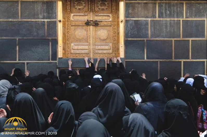 ما سر ذهاب نساء مكة بأعداد ضخمة إلى "المسجد الحرام " بالعبايات السوداء في يوم عرفة؟ -صور