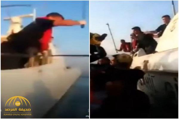 شاهد: خفر السواحل التركية يضربون لاجئين سوريين بـ"العصي" وسط البحر