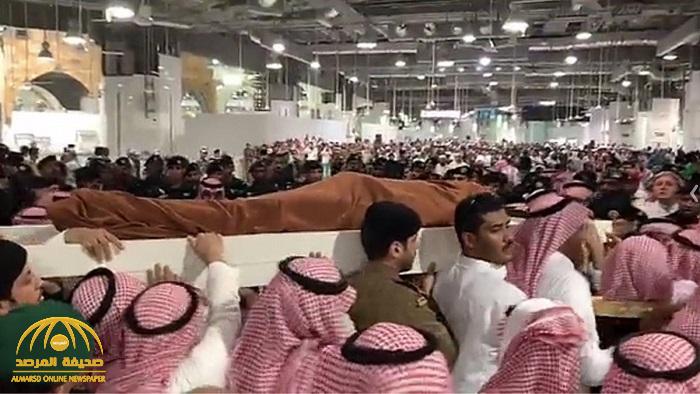 شاهد.. اللقطات الأولى من توافد المصلين لتشييع جنازة اللواء " الفغم" في المسجد الحرام