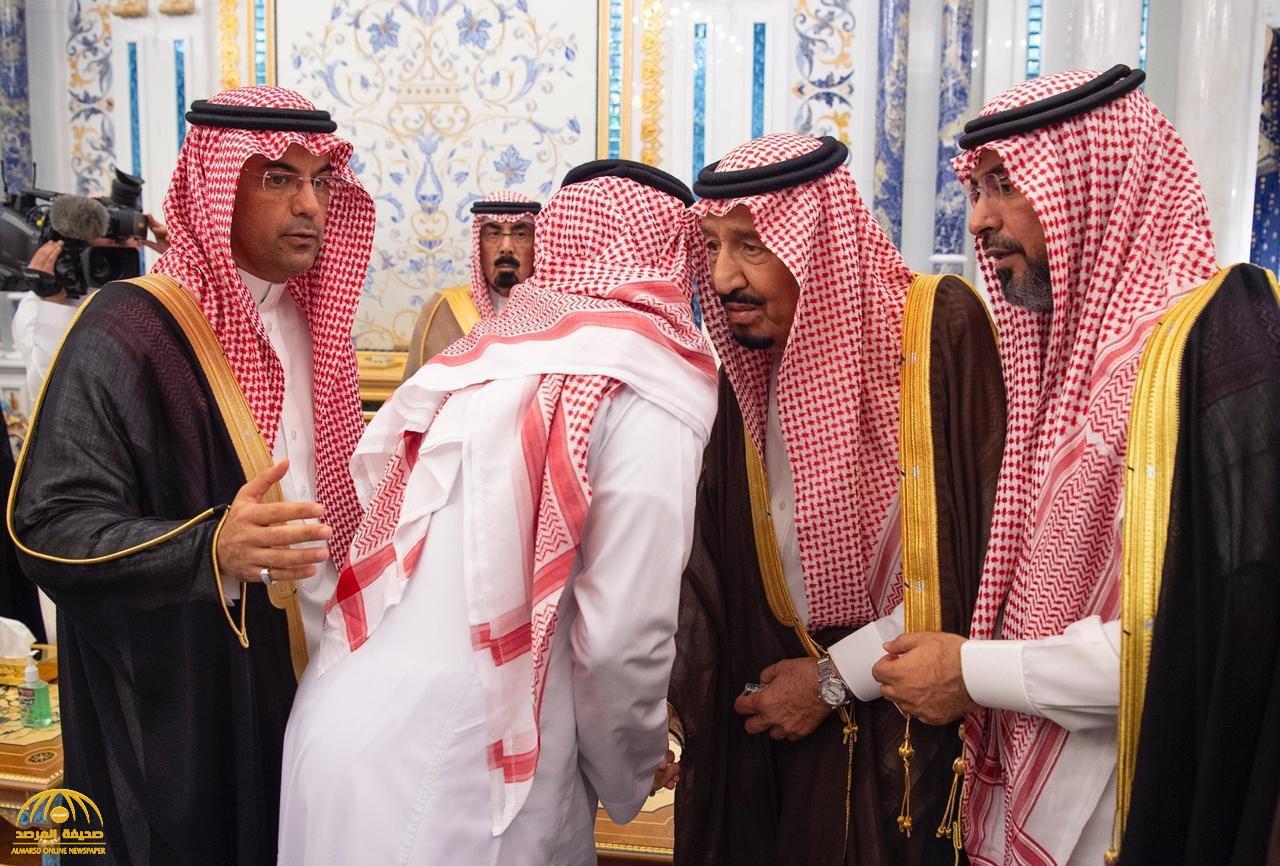 خادم الحرمين يستقبل أسرة الفقيد اللواء "عبدالعزيز الفغم" - صور