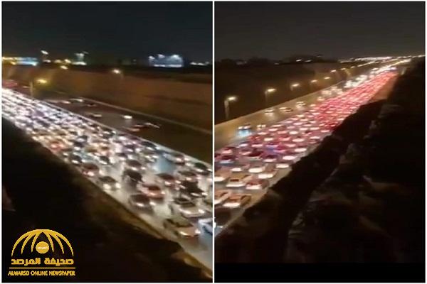 شاهد : مواطن يوثق زحمة  "السيارات" لحضور افتتاح موسم الرياض