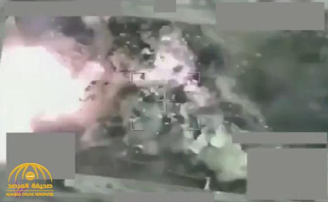شاهد: مقطع مصور من مقاتلة لـ"التحالف" لحظة نسف حوثيين أثناء محاولتهم نقل سلاح في حرض وصعدة