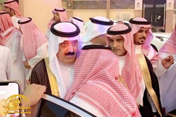 شاهد.. الأمير "متعب بن عبدالله" يقدم واجب العزاء لوالد اللواء "الفغم"