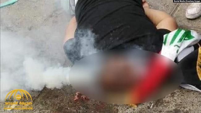 شاهد .. فيديو مروع أثناء إصابة متظاهر عراقي بقنبلة غازية في رأسه