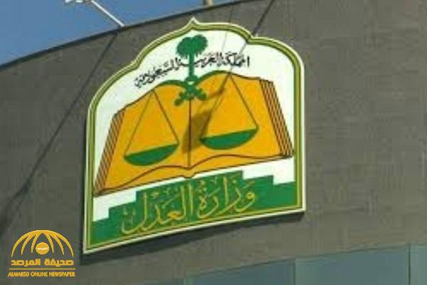 رجل أمن يفاجئ محكمة في مكة بـ "رفض تنفيذ طلبها" بفك قيود أحد السجناء خلال مثوله أمامها!