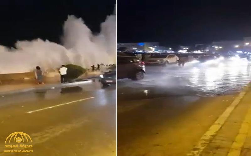 شاهد : إعصار" كيار" يضرب شواطئ عُمان بقوة