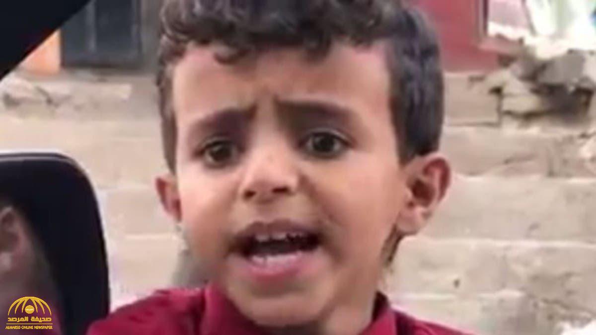 هل تذكرون الطفل اليمني "بائع الماء" الذي شغل التواصل بصوته؟.. يقف أمام المحكمة لهذا السبب !- فيديو