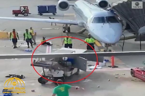 شاهد .. فيديو صادم لموظفي مطار أمريكي يفقدون السيطرة على شاحنة التموين