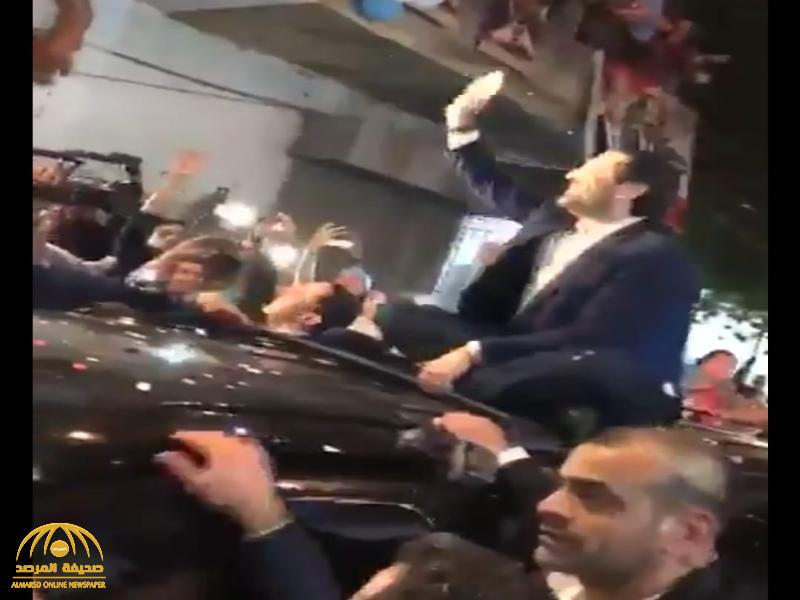 شاهد: "سعد الحريري" ينضم للمتظاهرين في بيروت