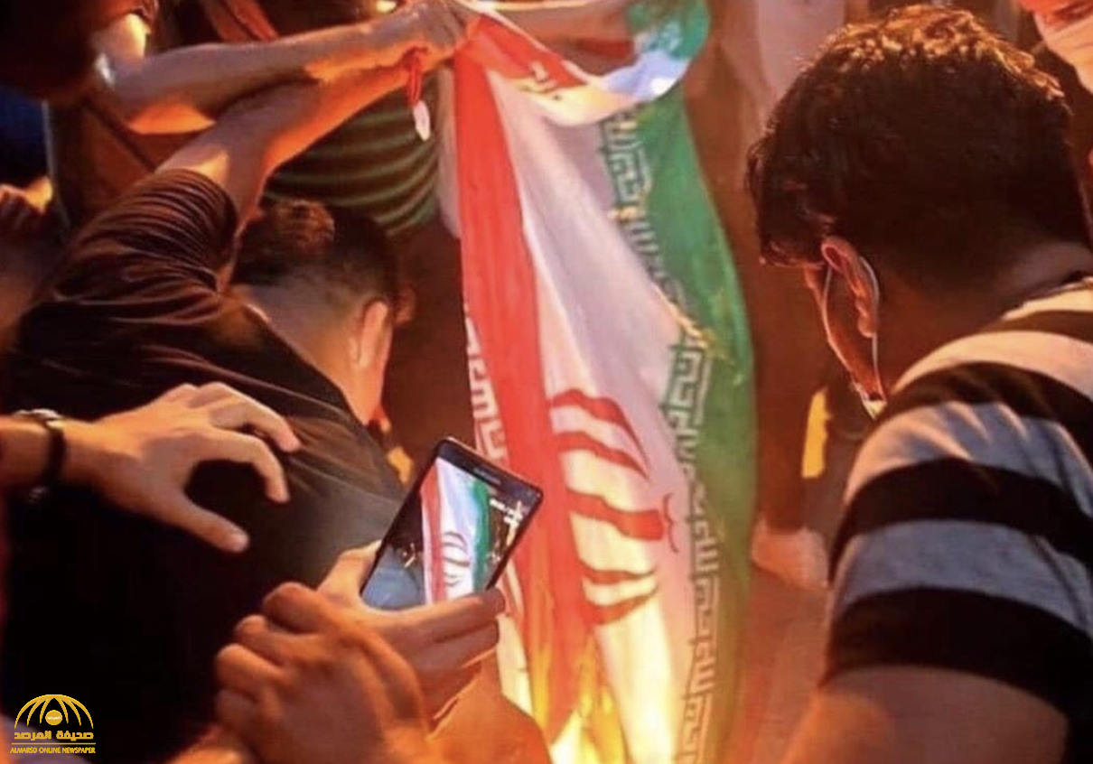 شاهد: حرق علم إيران بمظاهرات "العراق ينتفض".. وأمير سعودي: أجمل صورة بـ2019