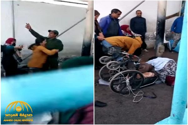 شاهد .. امرأة حامل تدافع عن والدها المقعد وتصفع رجل أمن على وجهه في المغرب