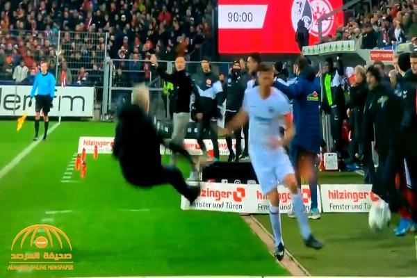 لاعب في الدوري الألماني يعتدي على مدرب بعنف.. شاهد ماحدث له بعد إسقاطه للمدرب !