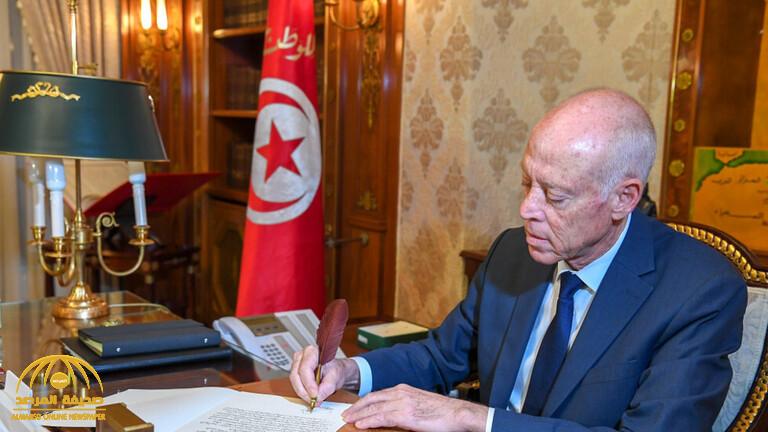 شاهد صورة لوثيقة رسمية بخط يد الرئيس التونسي تحمل دلالات عدة