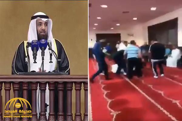 بالفيديو .. "هوشة" على الهواء مباشرة خلال خطبة الجمعة داخل مسجد بالكويت .. شاهد ردة فعل الخطيب