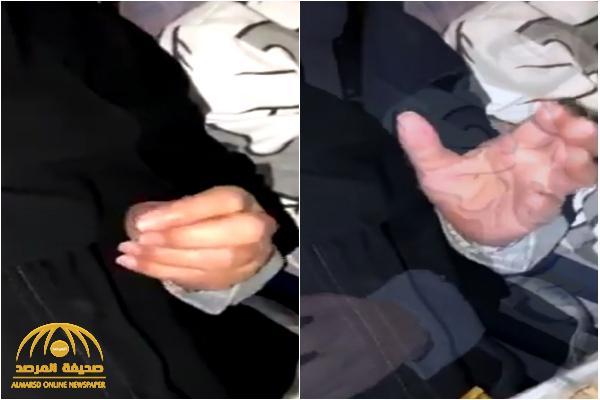 شاهد: مسنة "سعودية" داخل الطائرة في طريقها لليابان لمساندة فريق الهلال