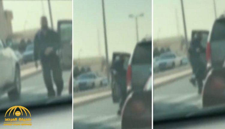 شاهد:  سائق يعتدي على  آخر  بسكين في طريق عام بالكويت!