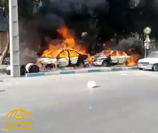 شاهد: مظاهرات الغضب تجتاح إيران ضد حكم "الملالي".. وحرق سيارات الشرطة في مدينة شيراز!