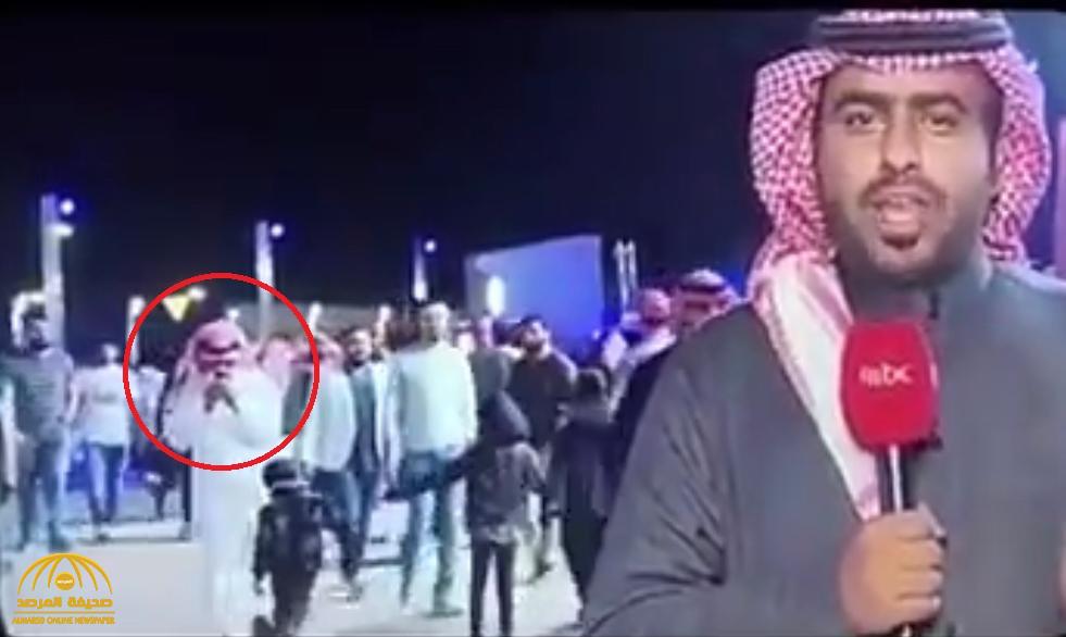 شاهد.. مقطع طريف لردة فعل مدخن فوجىء بالكاميرا أمامه في موسم الرياض!