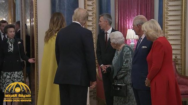 شاهد .. ردة فعل الملكة "إليزابيث" تجاه ابنتها بعد تجاهلها لـ"ترامب"
